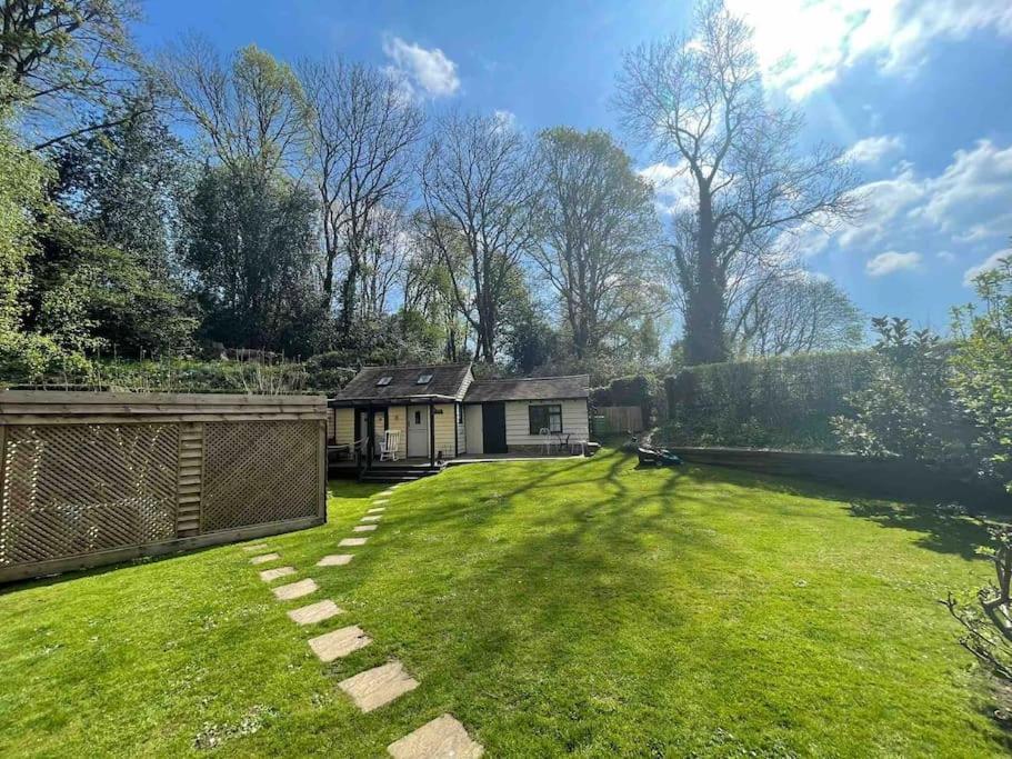 Muntjac Lodge, A Cabin In Heart Of Chorleywood Екстериор снимка