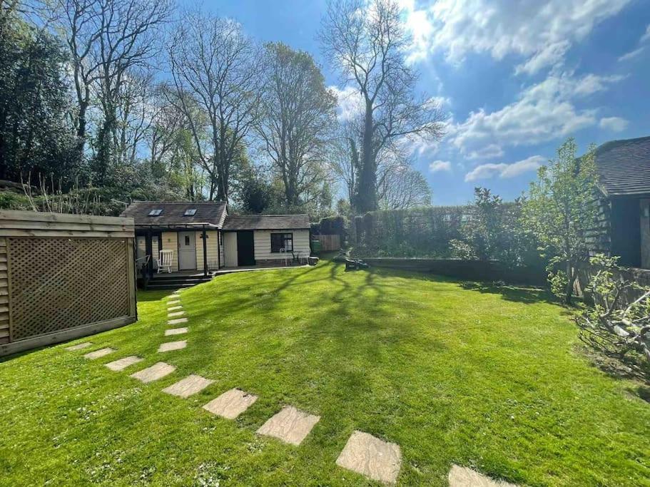 Muntjac Lodge, A Cabin In Heart Of Chorleywood Екстериор снимка